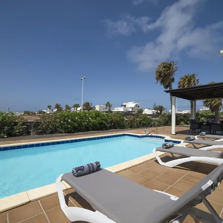 וילה Exquisite Lanzarote | Stella Lucente | 2 Bedrooms | Private Pool & Enchanted Terrace | פלאיה בלנקה