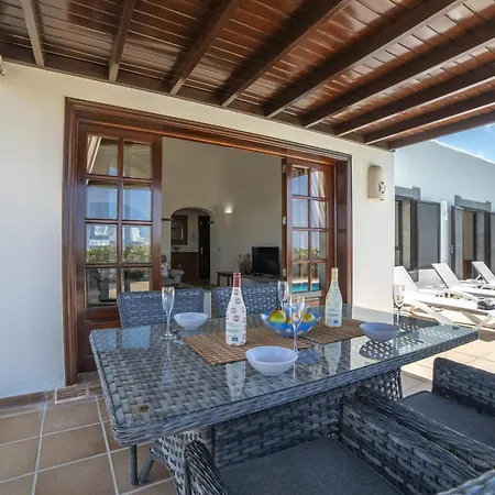 Exquisite Lanzarote | Stella Lucente | 2 Bedrooms | Private Pool & Enchanted Terrace | * פלאיה בלנקה