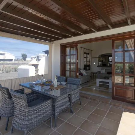 Exquisite Lanzarote | Stella Lucente | 2 Bedrooms | Private Pool & Enchanted Terrace | Villa Playa Blanca (Lanzarote)