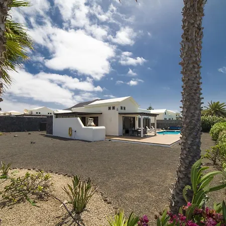 Exquisite Lanzarote | Stella Lucente | 2 Bedrooms | Private Pool & Enchanted Terrace | * Playa Blanca (Lanzarote)